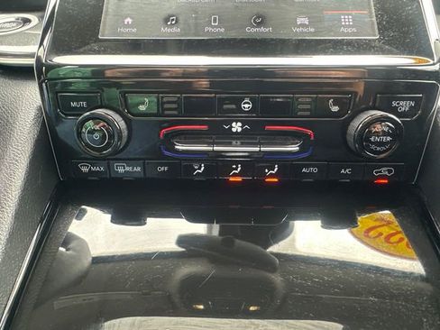 Used 2023 Jeep Grand Cherokee Laredo w/ Luxury Tech Group I AWD/4WD image 42