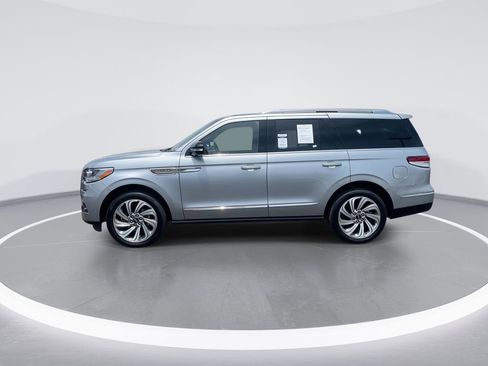 Used 2023 Lincoln Navigator Reserve AWD/4WD image 5