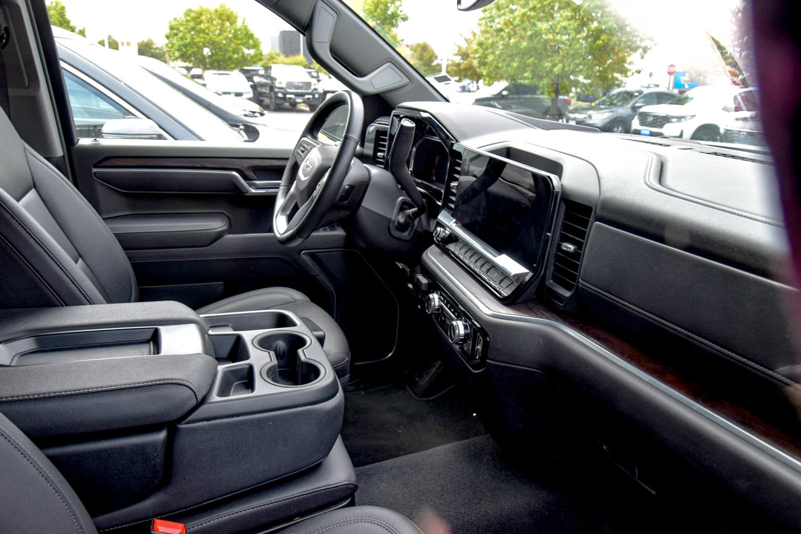 Used 2026 GMC Sierra 1500 SLT AWD/4WD image 7