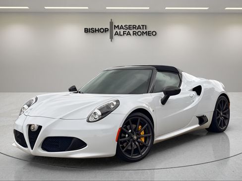 Used 2015 Alfa Romeo 4C Spider w/ Spider Track Package RWD image 2