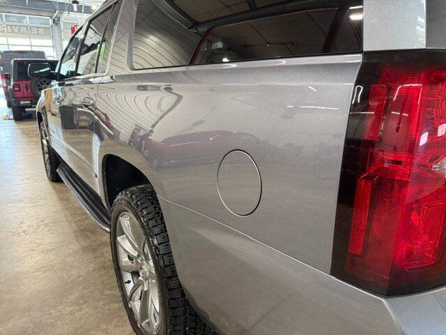 Used 2018 Chevrolet Suburban Premier AWD/4WD image 34