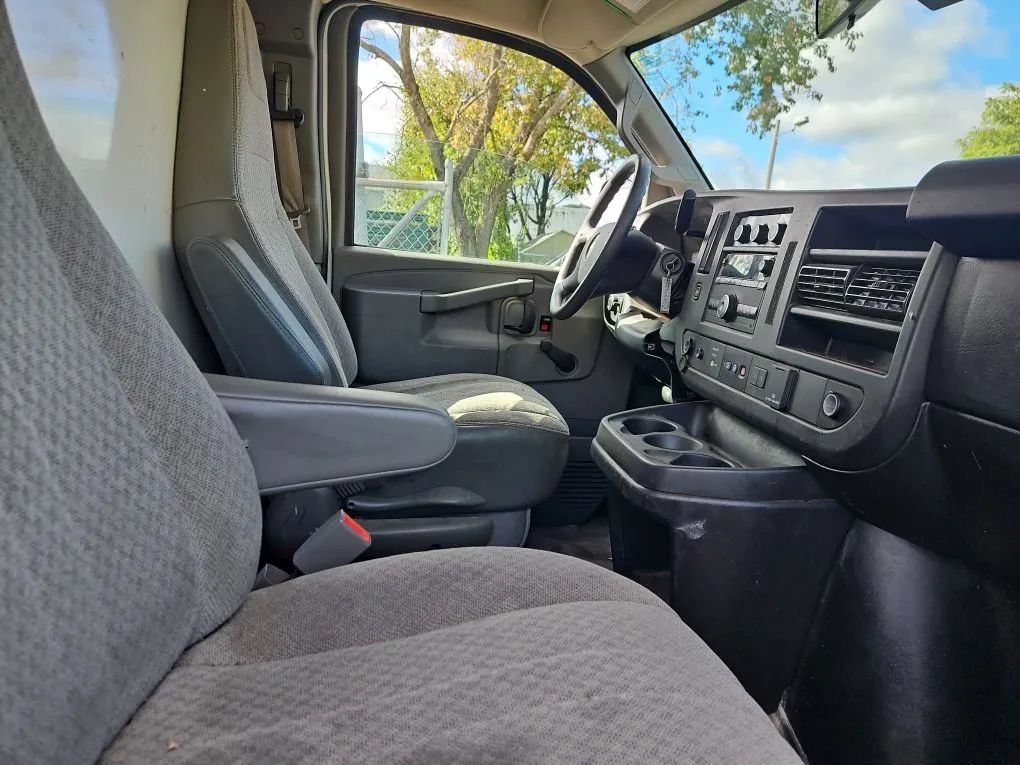 Used 2020 Chevrolet Express 3500 RWD image 6