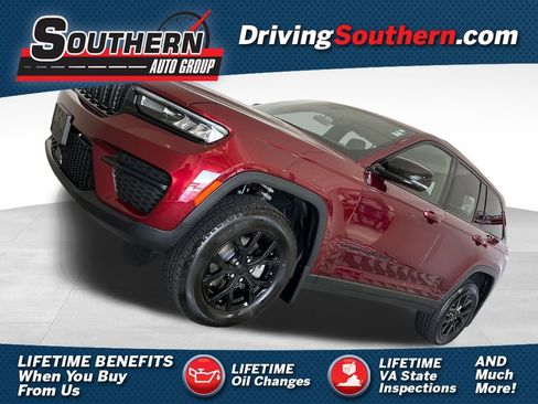 Used 2025 Jeep Grand Cherokee Altitude w/ MOPAR Finishing Package AWD/4WD image 1