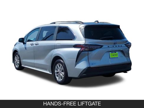 Used 2025 Toyota Sienna XLE FWD image 7