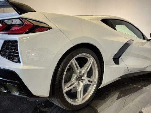 Used 2024 Chevrolet Corvette Stingray Premium Cpe w/ Z51 Performance Package RWD image 29