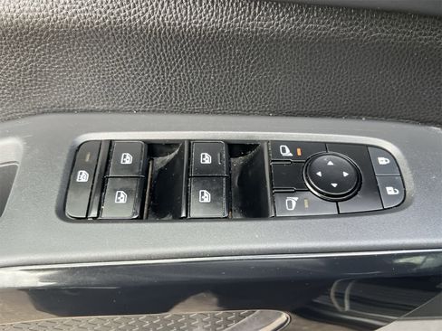 Used 2023 Nissan Pathfinder SV image 18