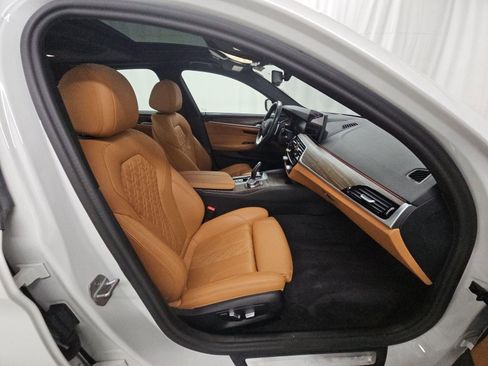 Used 2023 BMW 530i xDrive w/ Premium Package image 8