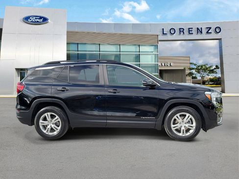 Used 2023 GMC Terrain SLE w/ Driver Convenience Package FWD image 4