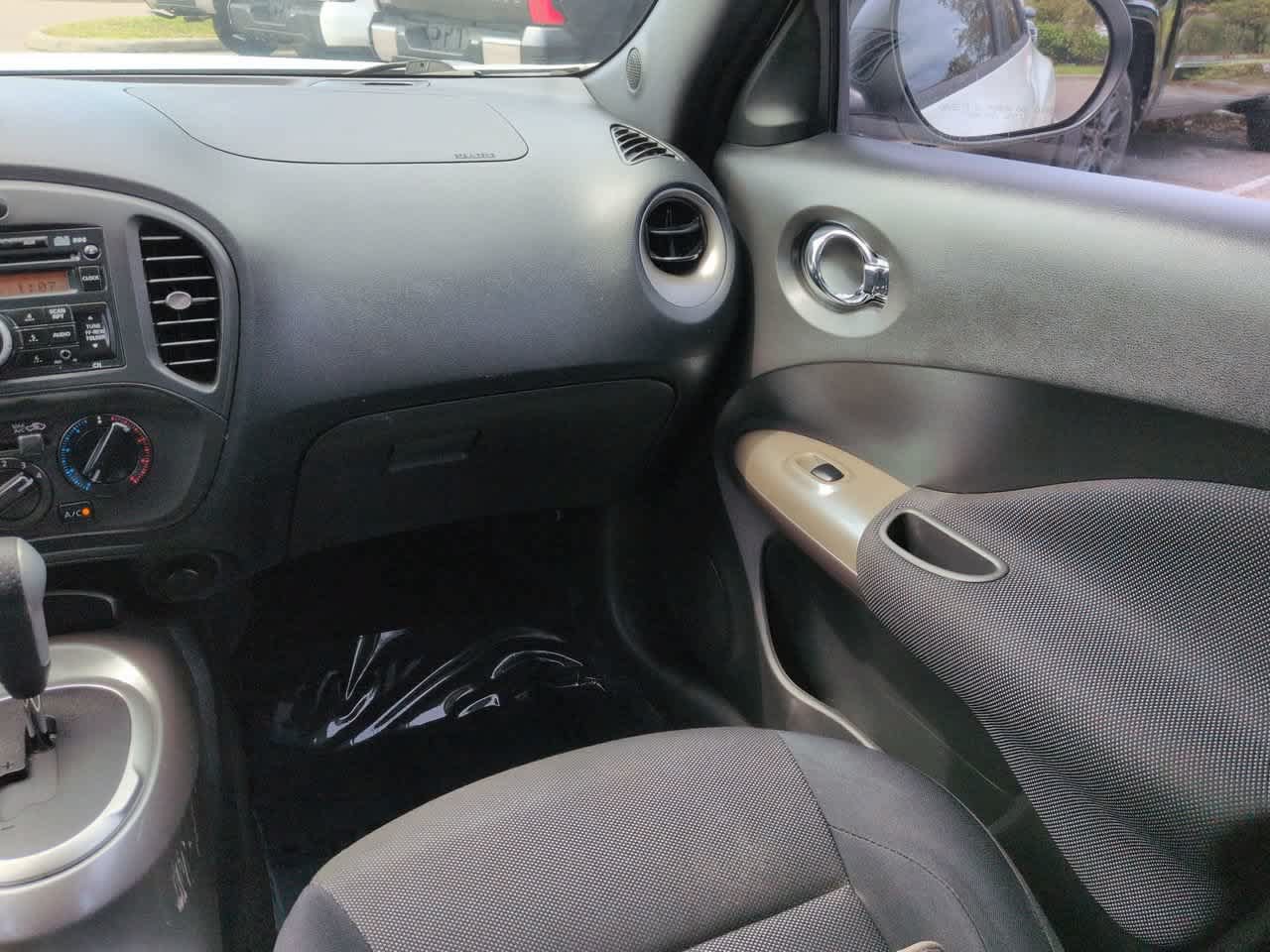 Used 2014 Nissan Juke S FWD image 16