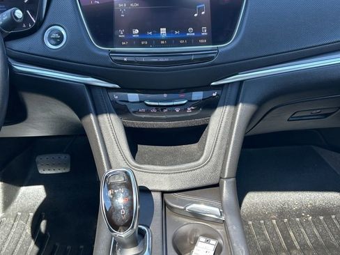 Used 2017 Cadillac XT5 Luxury w/ Driver Awareness Package AWD/4WD image 14