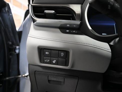 Used 2023 Toyota Highlander Limited image 27