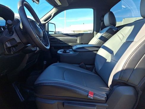 Used 2024 RAM 2500 Tradesman w/ Chrome Appearance Group image 13