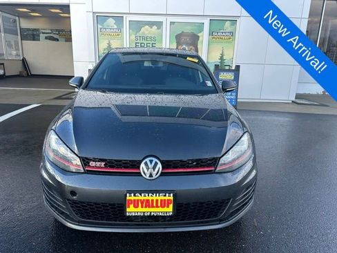 Used 2017 Volkswagen GTI SE image 2