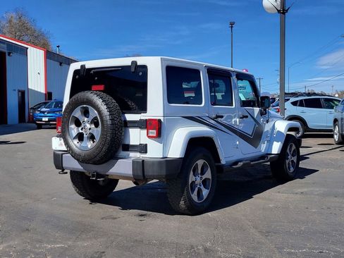 Used 2017 Jeep Wrangler Unlimited Sahara w/ Connectivity Group image 9