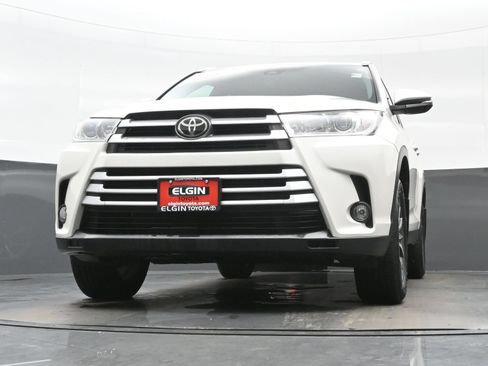 Used 2019 Toyota Highlander XLE AWD/4WD image 29