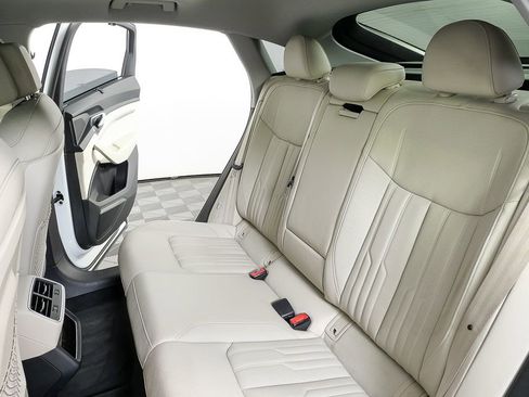 Used 2021 Audi e-tron Prestige w/ Prestige Package image 22