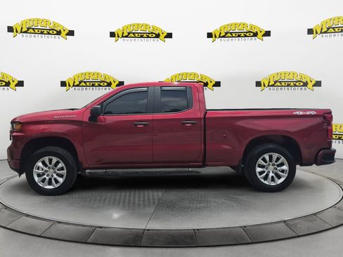 Used 2019 Chevrolet Silverado 1500 Custom w/ Custom Convenience Package AWD/4WD image 2