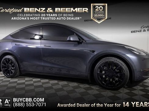 Used 2021 Tesla Model Y Long Range AWD/4WD image 1