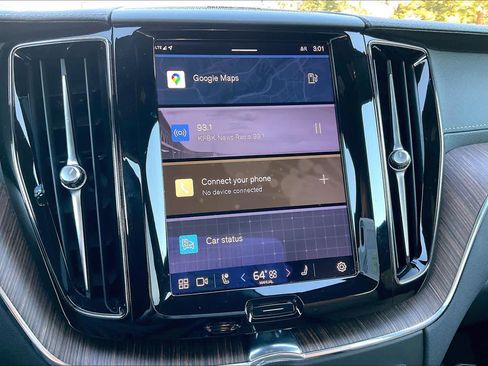 Used 2023 Volvo XC60 B5 Ultimate w/ Climate Package image 35