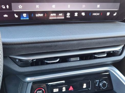 New 2025 Audi SQ5 Prestige image 17