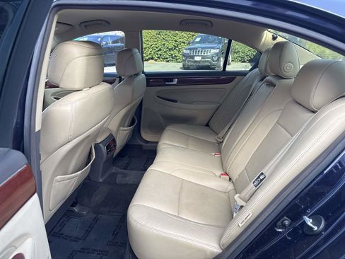 Used 2012 Hyundai Genesis 3.8 RWD image 12