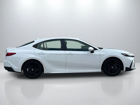 Certified 2025 Toyota Camry SE FWD image 4