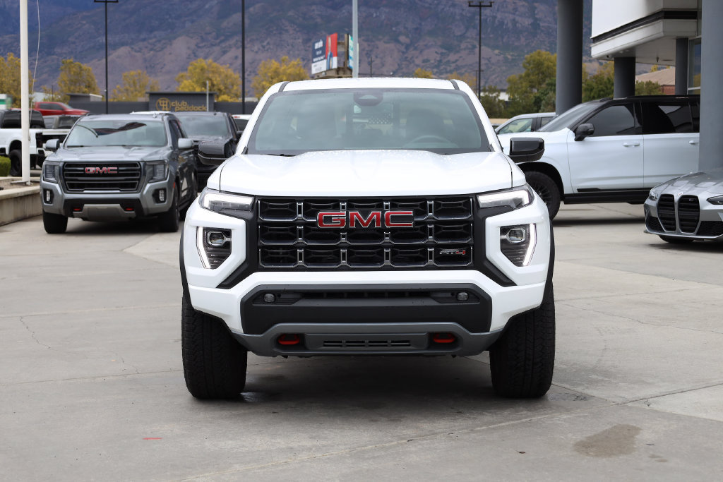 Used 2025 GMC Canyon AT4 w/ Nightfall Edition AWD/4WD image 9