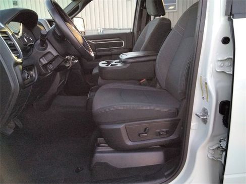 Used 2024 RAM 2500 Big Horn w/ Sport Appearance Package image 9