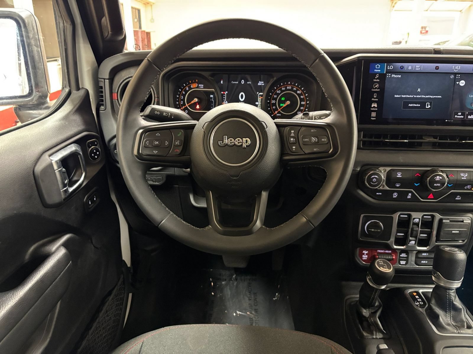 Used 2025 Jeep Wrangler Unlimited Rubicon AWD/4WD image 32