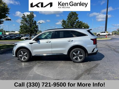 Certified 2022 Kia Sorento S w/ Panoramic Sunroof Package FWD image 9