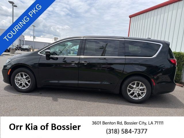 Used 2024 Chrysler Pacifica Touring-L FWD image 14