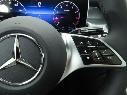 Used 2026 Mercedes-Benz GLC 300 image 12