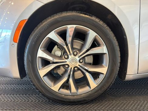 Used 2017 Chrysler Pacifica Limited FWD image 11