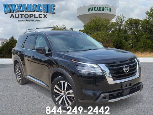 Used 2024 Nissan Pathfinder Platinum FWD image 1