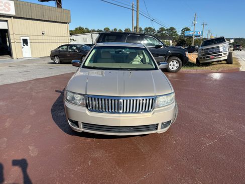 Used 2006 Lincoln Zephyr image 3