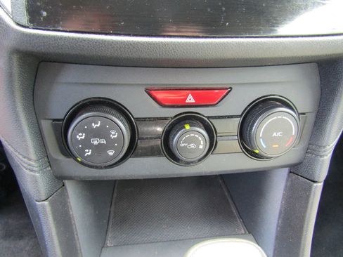 Used 2017 Subaru Impreza 2.0i Premium image 20