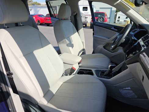 Certified 2023 Volkswagen Tiguan SE w/ Panoramic Sunroof Package image 10