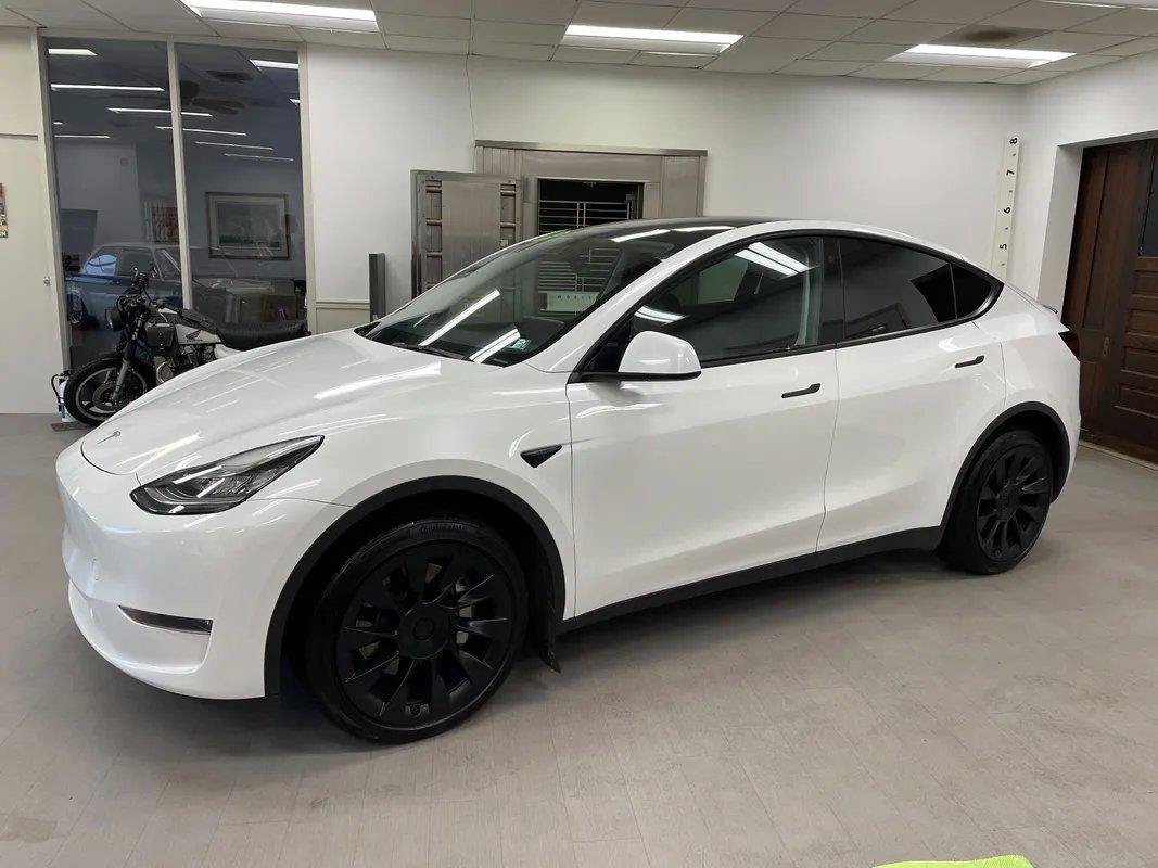 Used 2023 Tesla Model Y AWD image 2