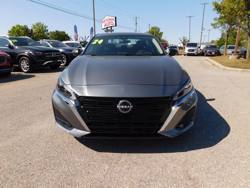 Used 2024 Nissan Altima 2.5 SV FWD image 3