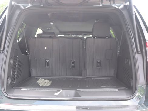 Used 2026 GMC Yukon XL AT4 w/ LPO, Floor Liner Package AWD/4WD image 36