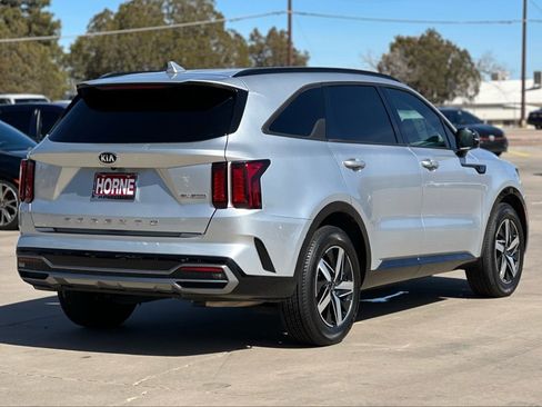 Used 2021 Kia Sorento EX image 3