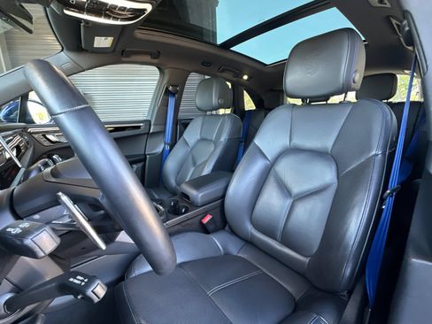 Used 2024 Porsche Macan AWD/4WD image 5