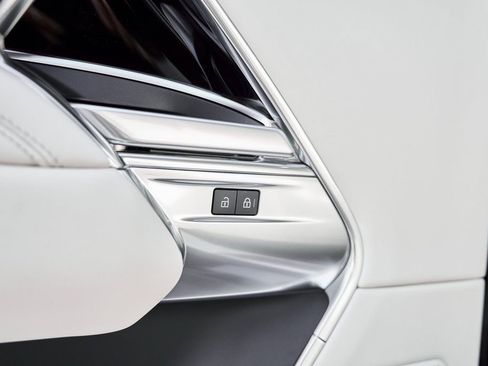 Used 2024 Land Rover Range Rover Long Wheelbase SE image 41