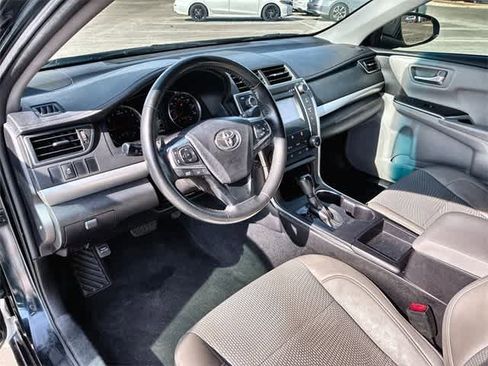 Used 2016 Toyota Camry SE image 2