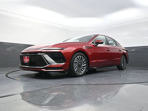 Used 2025 Hyundai Sonata Limited FWD image 33