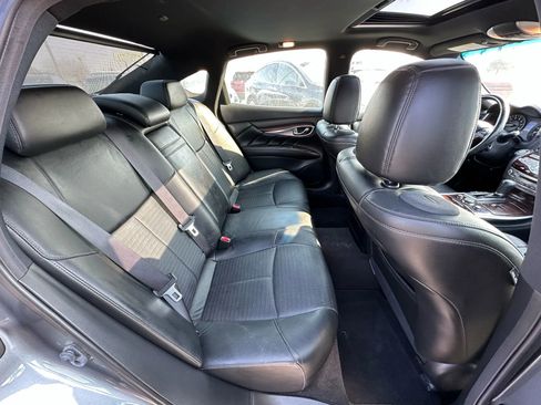Used 2017 INFINITI Q70 3.7 w/ Technology Package image 15
