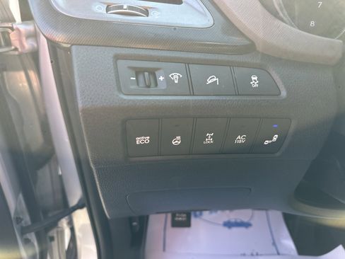 Used 2016 Hyundai Santa Fe SE w/ Option Group 03 image 9