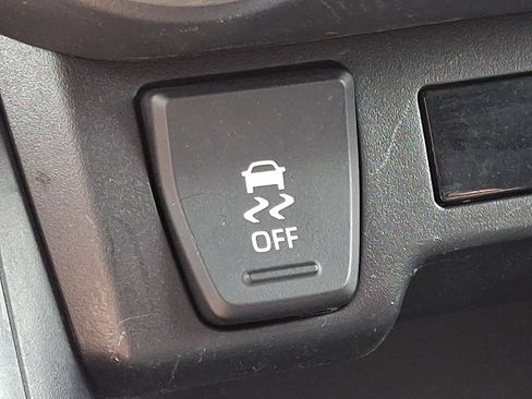 Used 2020 Toyota RAV4 LE AWD/4WD image 23