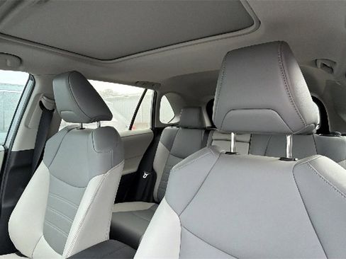 Certified 2022 Toyota RAV4 XLE Premium image 12