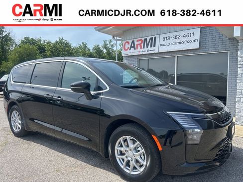 New 2027 Chrysler Pacifica Select FWD image 1